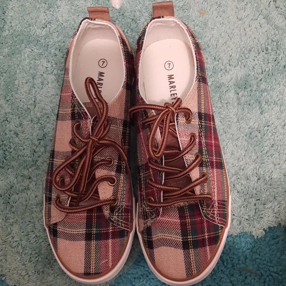 Shoes - Picture 1 of 4